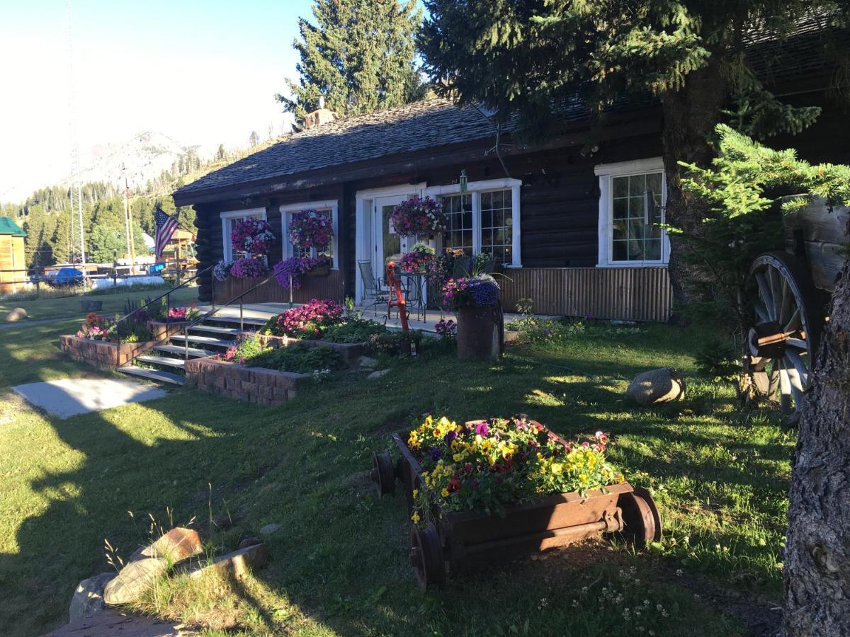 Antlers Lodge Cooke City Exterior photo
